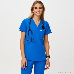 Figs one pocket scrub top